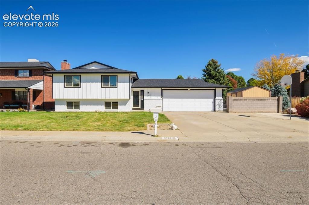 208 Starlite Dr., Pueblo, CO 81005