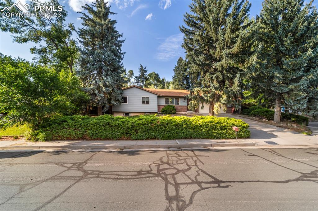 5320 Babcock Ter., Colorado Springs, CO 80915