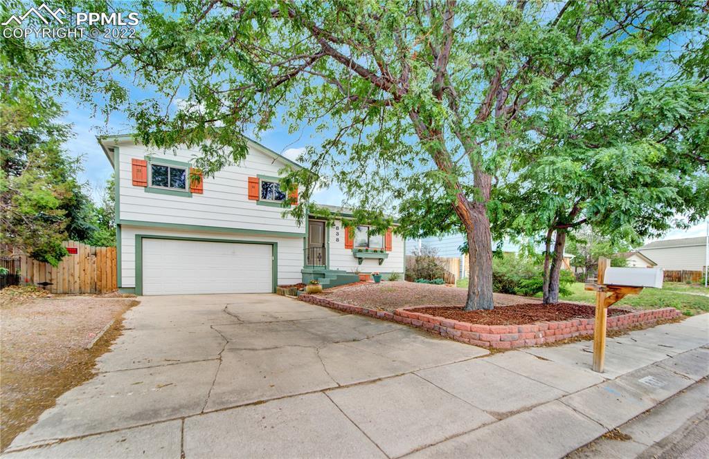 838 Badger Dr., Colorado Springs, CO 80916