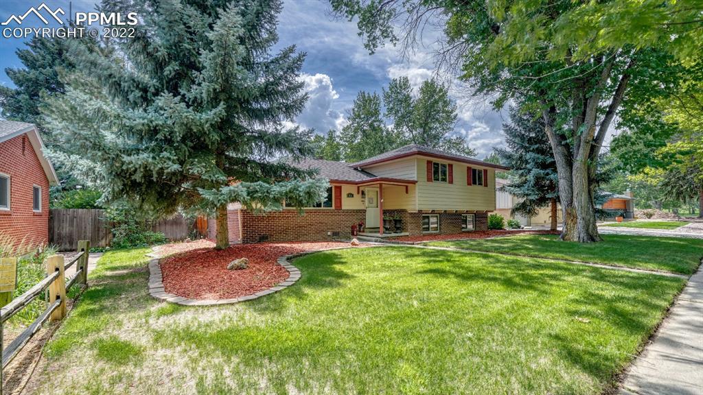 916 Chambers Dr., Colorado Springs, CO 80904