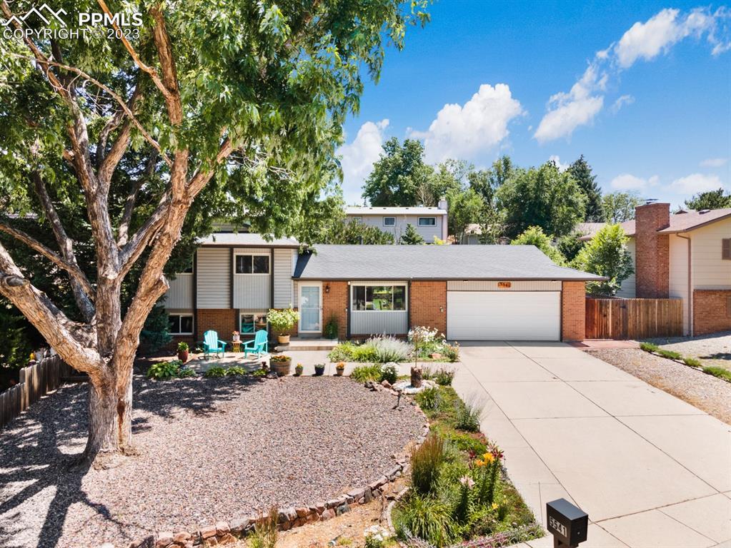 5541 Escondido Dr., Colorado Springs, CO 80918