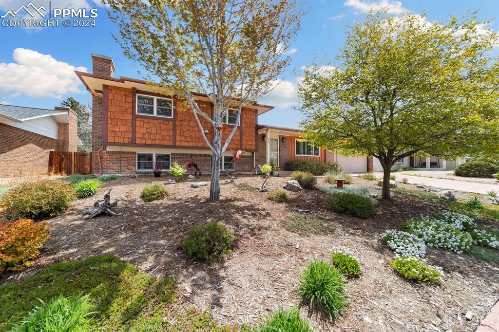 2239 Stratford Ln., Colorado Springs, CO 80909