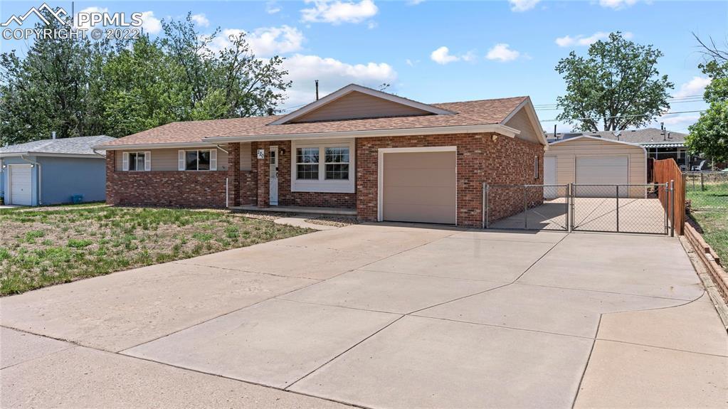 220 Sherri Dr., Colorado Springs, CO 80911