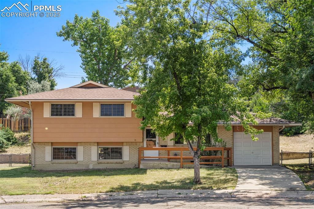 1827 Montezuma Dr., Colorado Springs, CO 80910