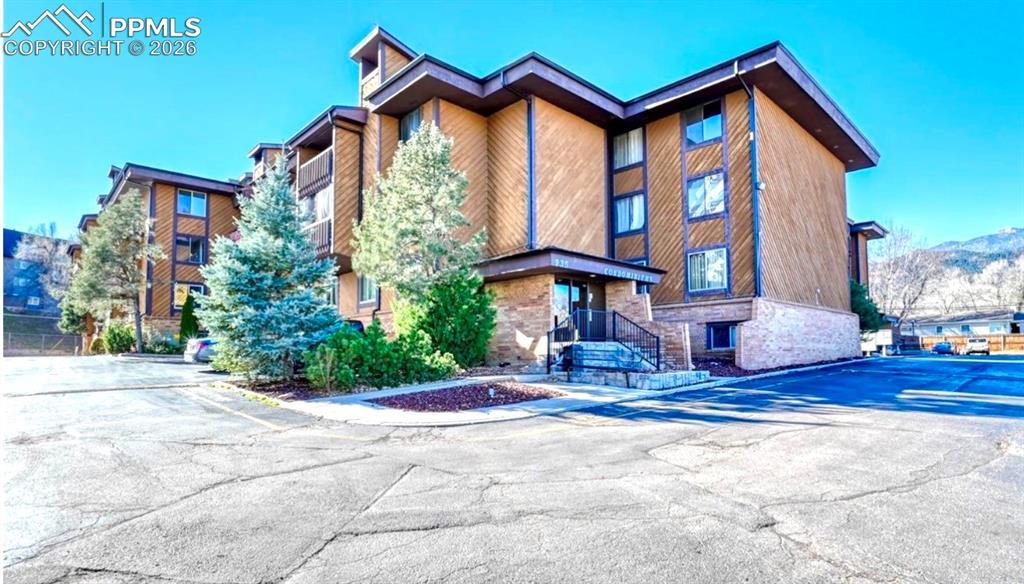 935 Saturn Dr. #207, Colorado Springs, CO 80905