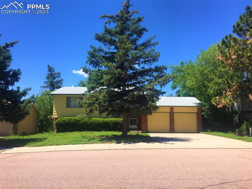 1860 Mineola St., Colorado Springs, CO 80915