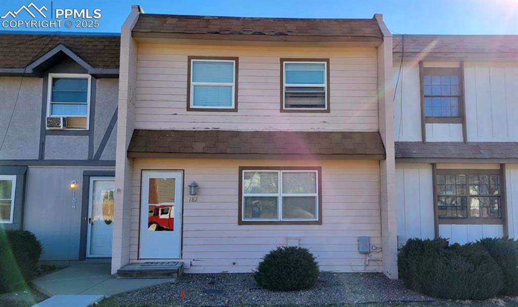 182 Gamble Ln., Pueblo, CO 81001