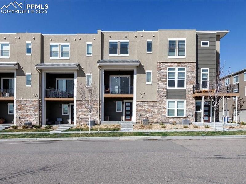 2225 S Poppy St., Lakewood, CO 80228