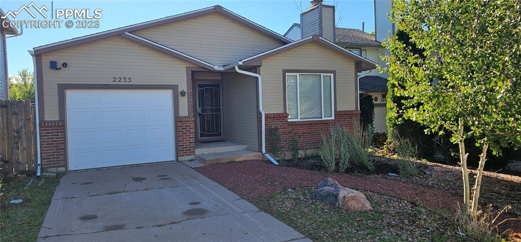 2235 Calistoga Dr., Colorado Springs, CO 80915