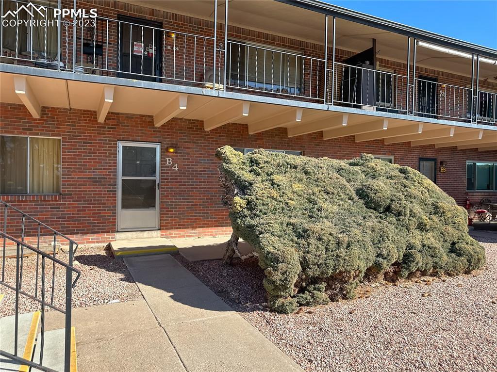 434 Valley Hi Cir. #B4, Colorado Springs, CO 80910