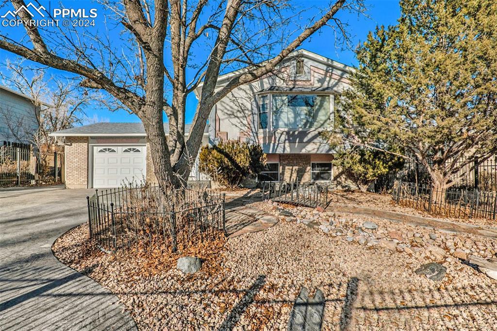 6920 Blue River Way, Colorado Springs, CO 80911