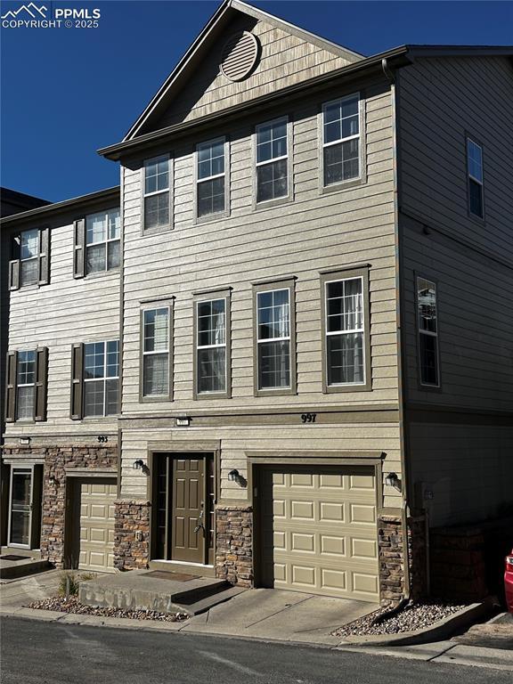 997 Burning Bush Point, Monument, CO 80132
