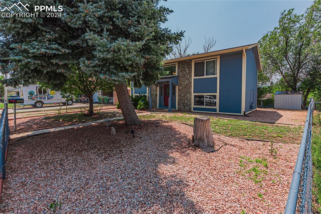 2520 Gina Dr., Colorado Springs, CO 80916
