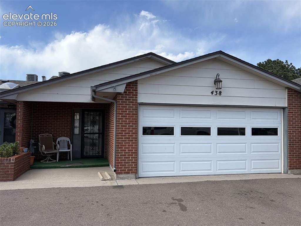 438 Lakewood Cir., Colorado Springs, CO 80910