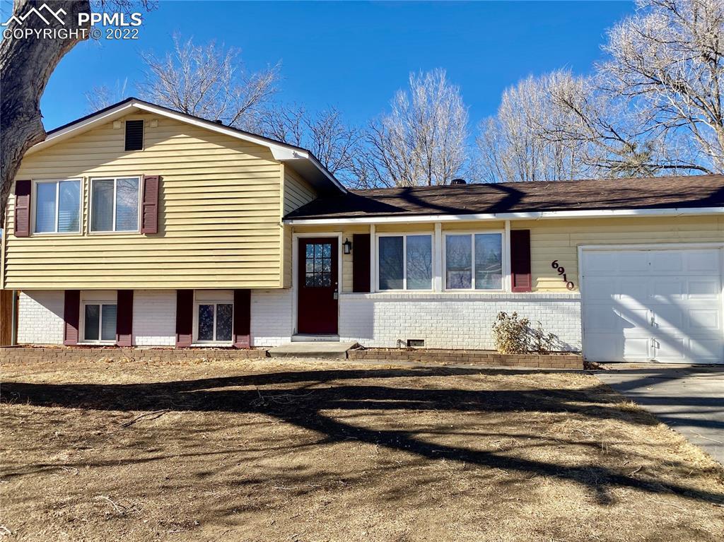 6910 Burroback Ave., Colorado Springs, CO 80911