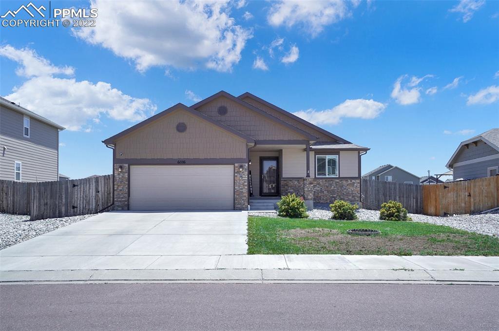 6886 Phantom Way, Colorado Springs, CO 80925