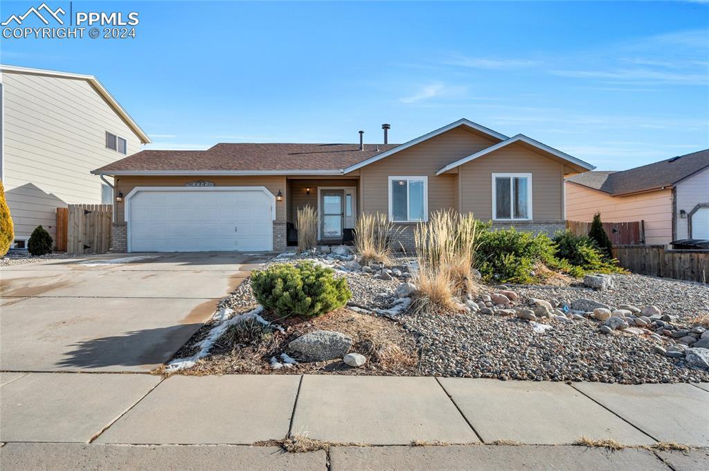 1045 Lindstrom Dr., Colorado Springs, CO 80911