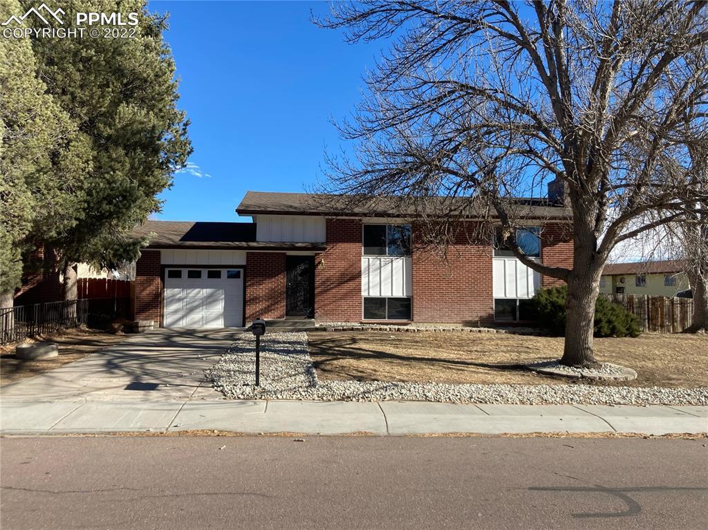 6825 Harding St., Colorado Springs, CO 80911