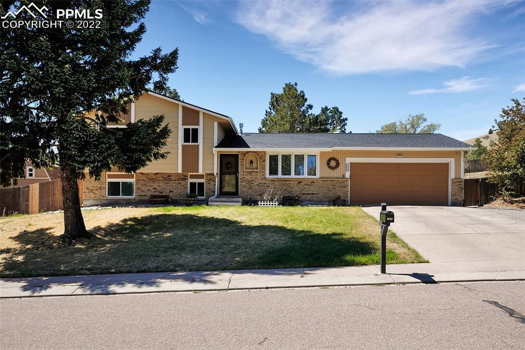 1379 Vondelpark Dr., Colorado Springs, CO 80907