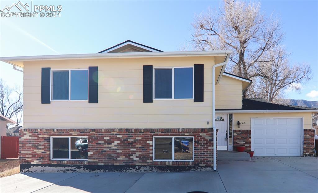 42 E Clover Cir., Colorado Springs, CO 80906