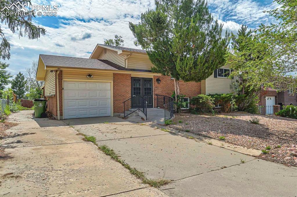 811 Drew Dr., Colorado Springs, CO 80911