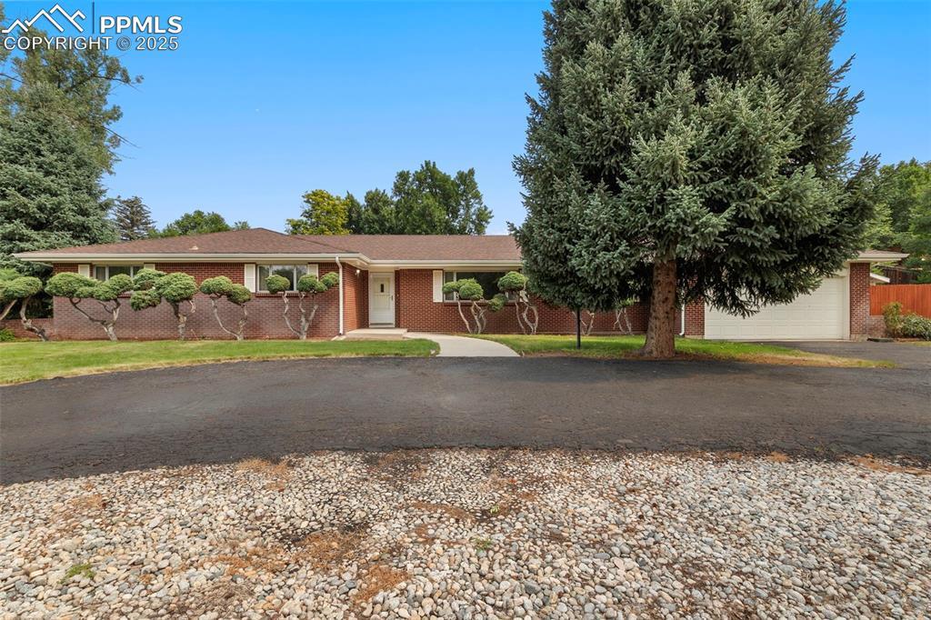 1900 Brookwood Dr., Colorado Springs, CO 80918
