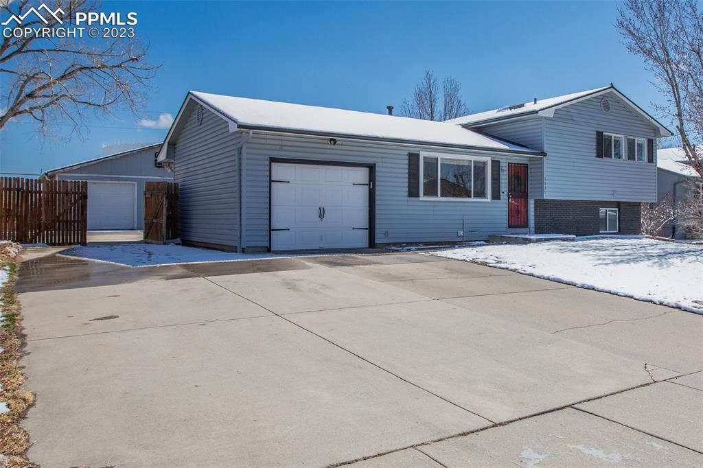 3925 Cooke Dr., Colorado Springs, CO 80911