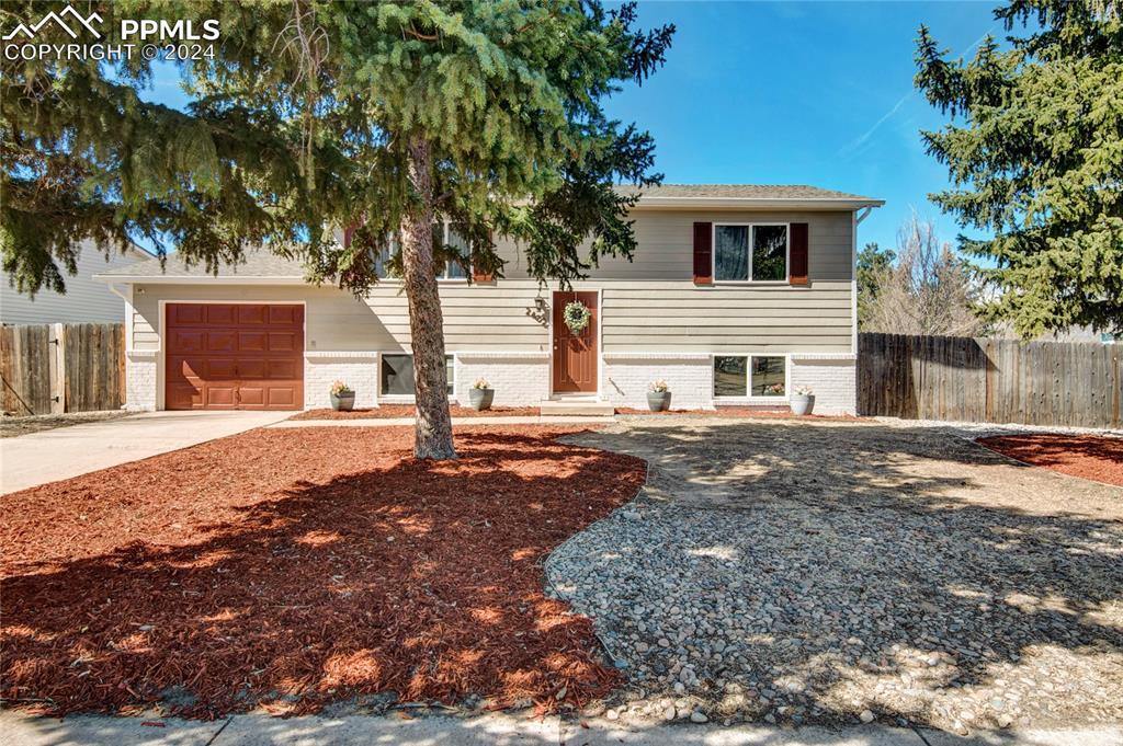 2402 Barkman Dr., Colorado Springs, CO 80916