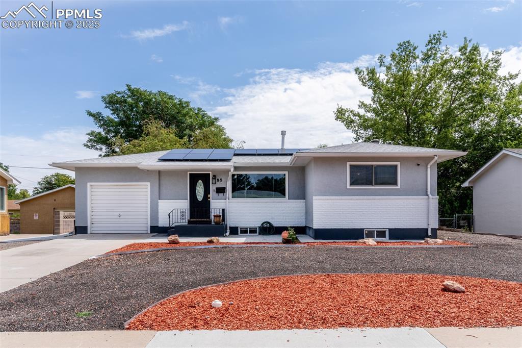 88 Radcliff Ln., Pueblo, CO 81005