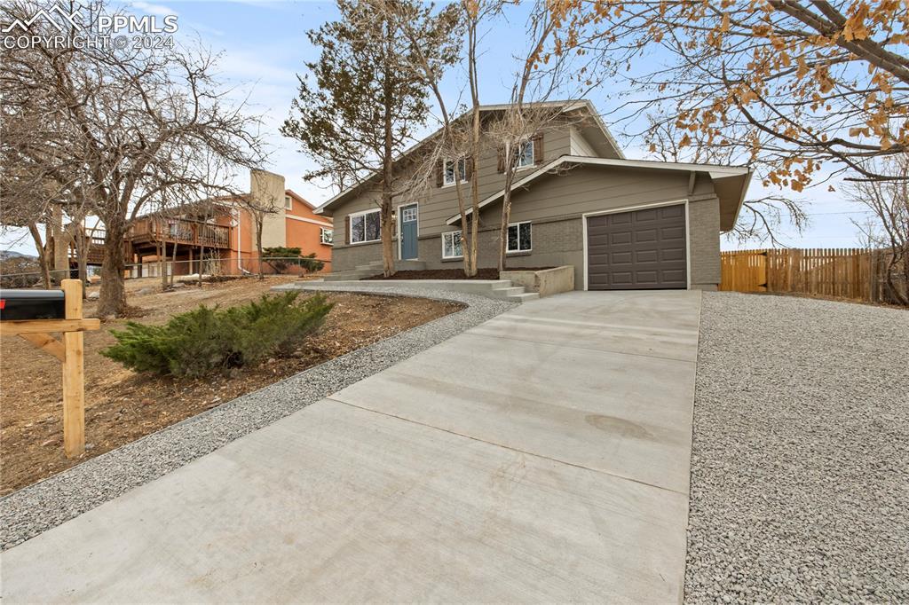 1642 Glacier Dr., Colorado Springs, CO 80910