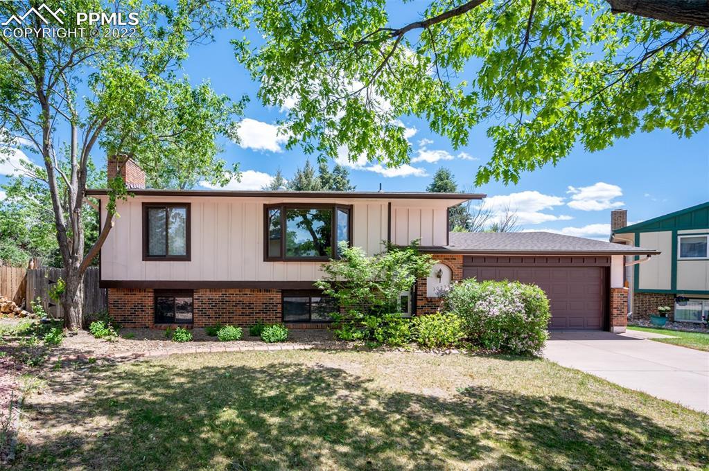 3025 Vickers Dr., Colorado Springs, CO 80918