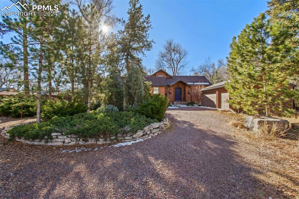 825 Oxford Ln., Colorado Springs, CO 80905