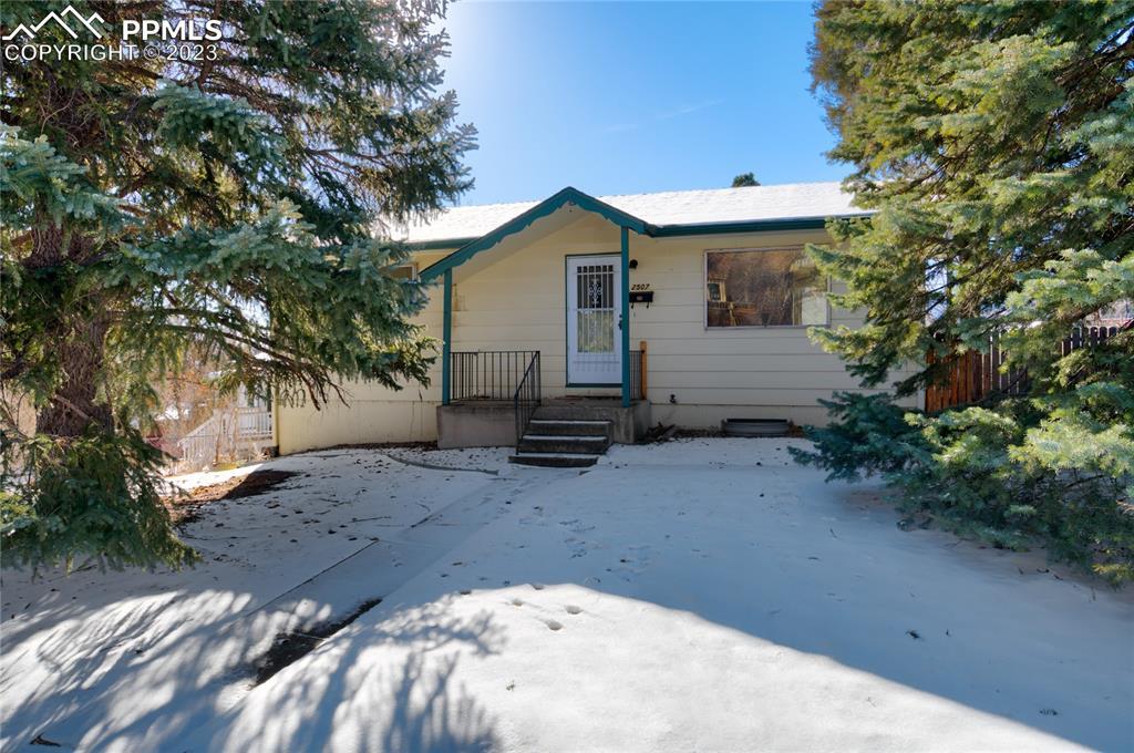 2507 Glen View Ave., Colorado Springs, CO 80904