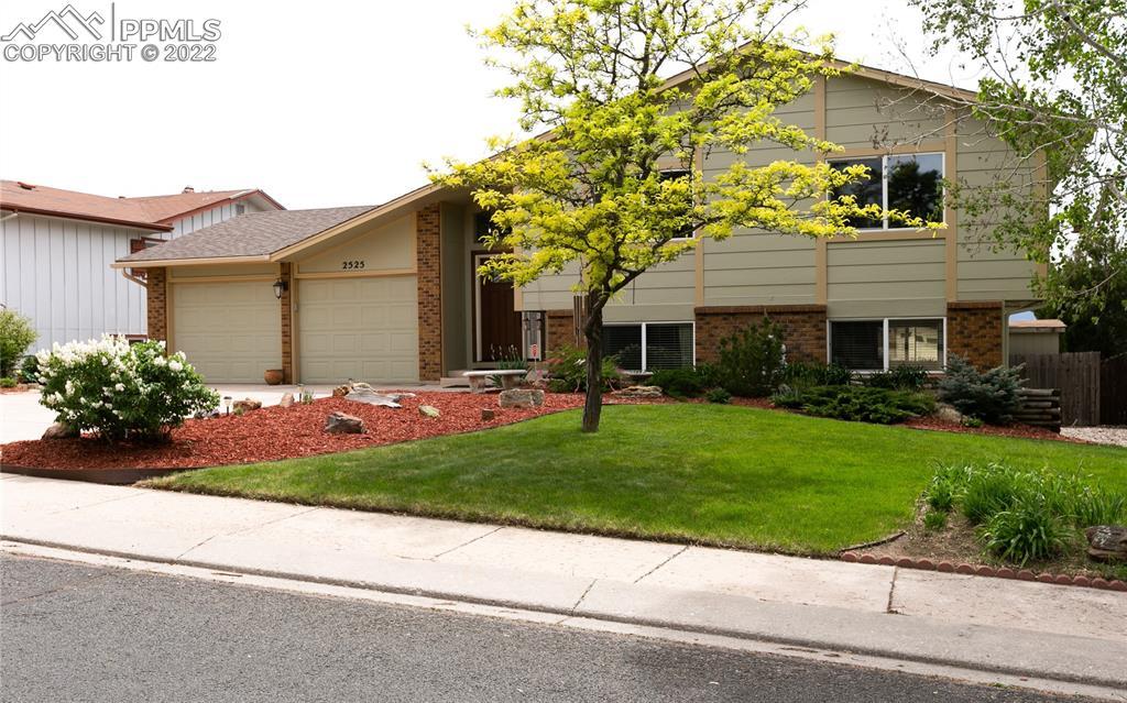 2525 Roundtop Dr., Colorado Springs, CO 80918