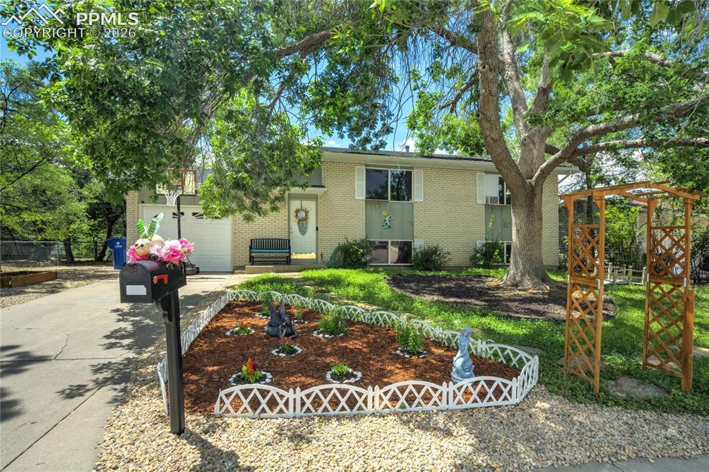 6945 Sullivan Ave., Colorado Springs, CO 80911