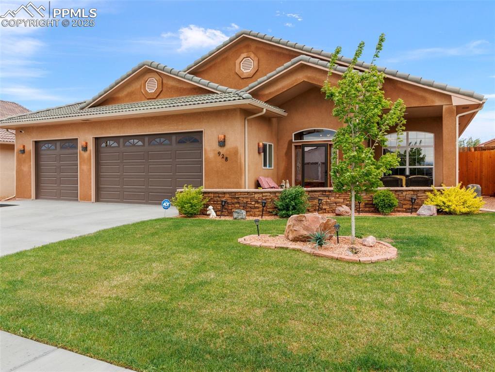 928 Plumcrest Dr., Pueblo, CO 81005