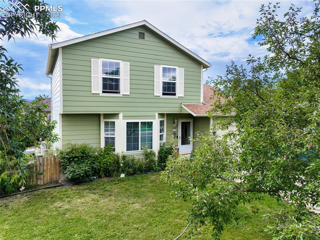 2090 Grosbear Ln., Colorado Springs, CO 80916