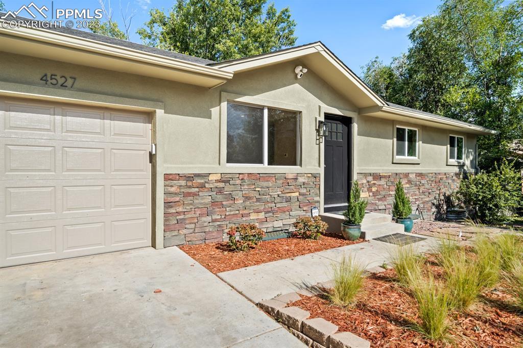 4527 Dewey Dr., Colorado Springs, CO 80916
