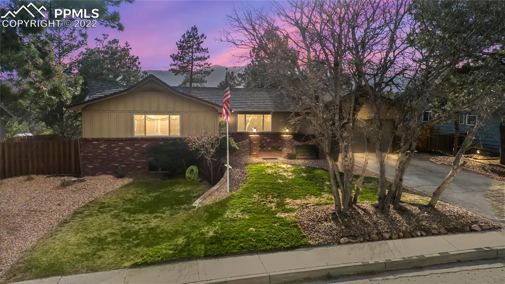 8 Raven Hills Ct., Colorado Springs, CO 80919