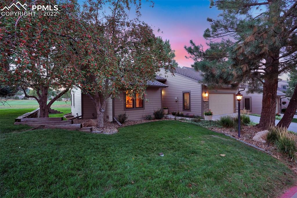 22 Woodbridge Dr., Colorado Springs, CO 80906