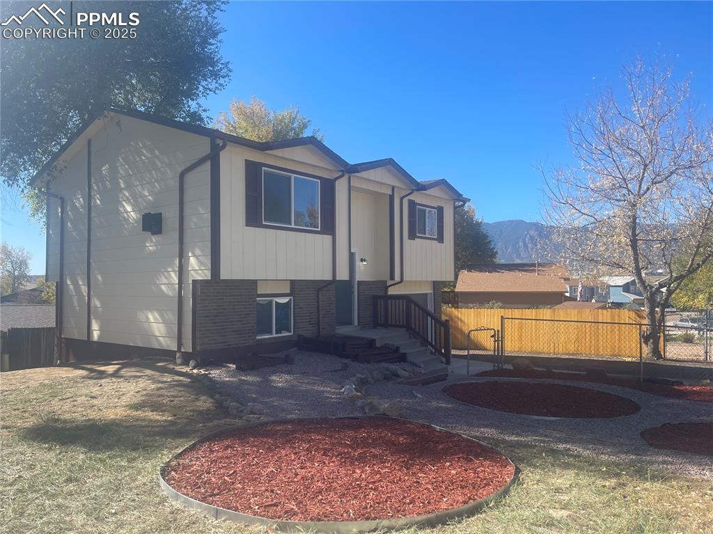 4350 Mcgrew Cir., Colorado Springs, CO 80911