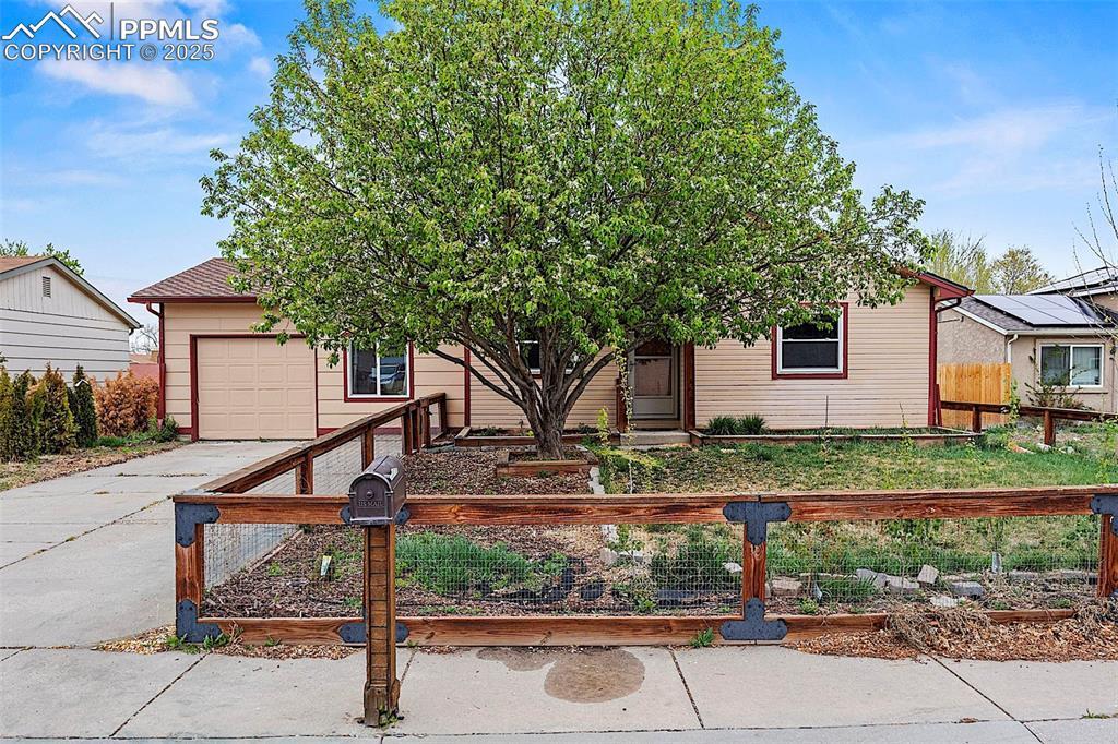 3380 Foxridge Dr., Colorado Springs, CO 80916