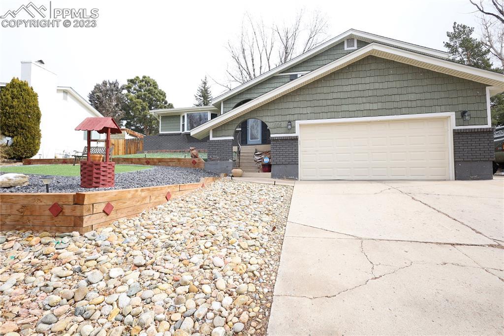 1555 Robidoux Cir., Colorado Springs, CO 80915