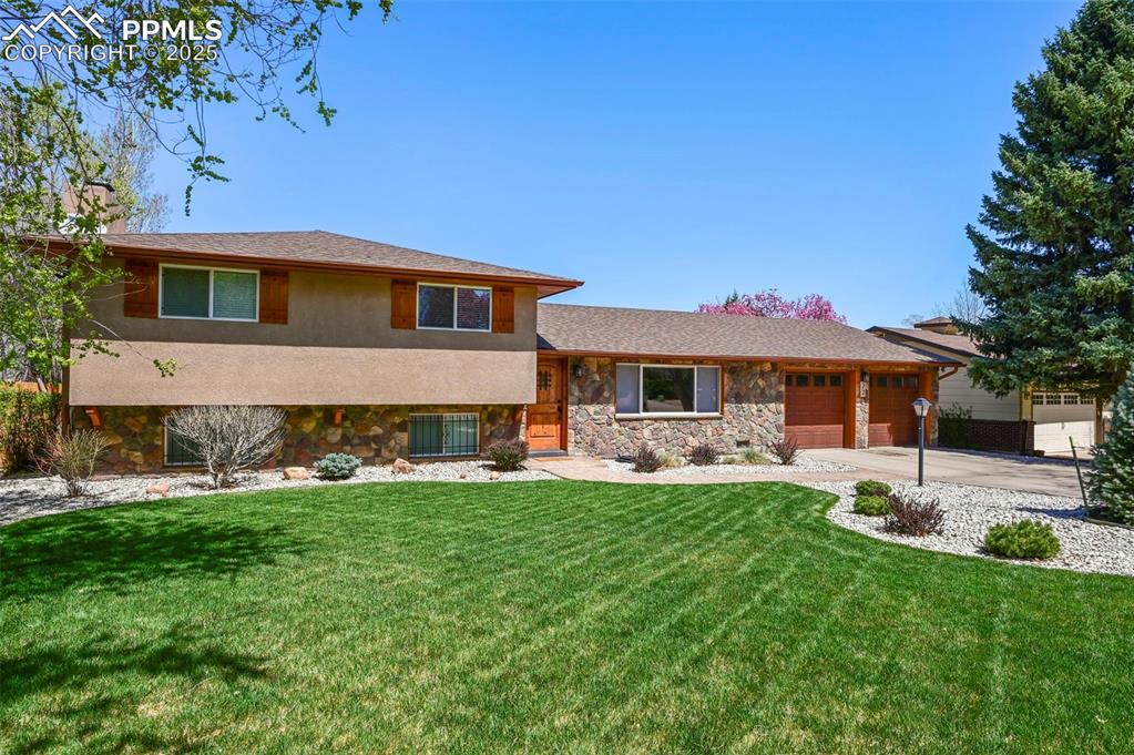22 Newport Cir., Colorado Springs, CO 80906