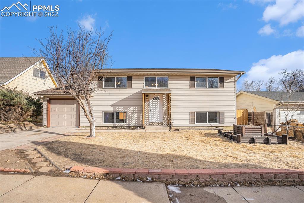 2083 Fernwood Dr., Colorado Springs, CO 80910