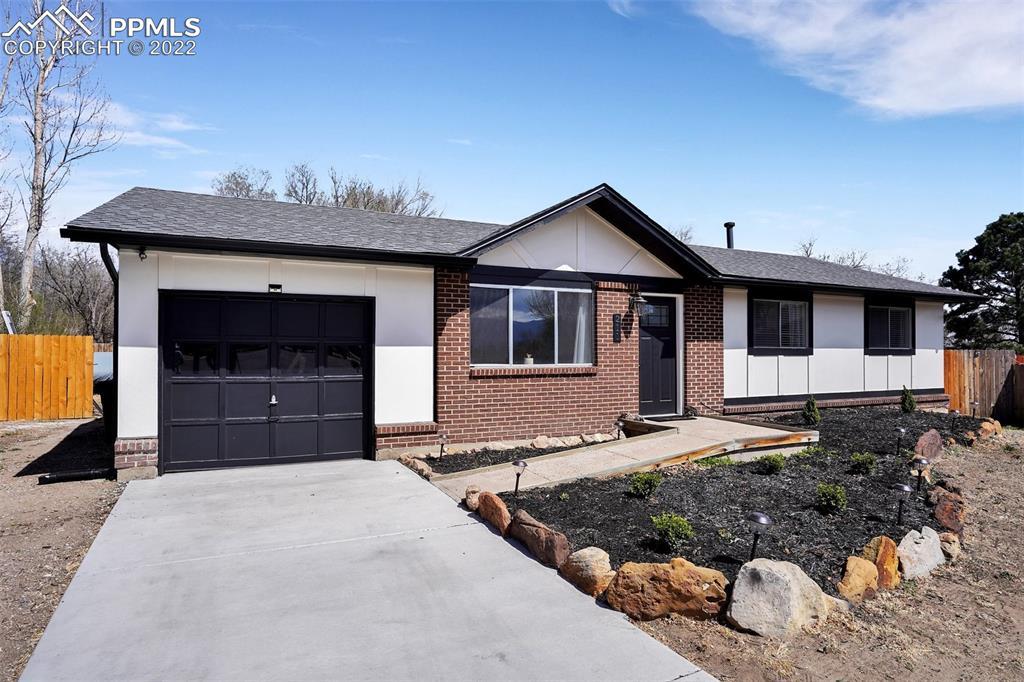 211 Sandburg Ln., Colorado Springs, CO 80916