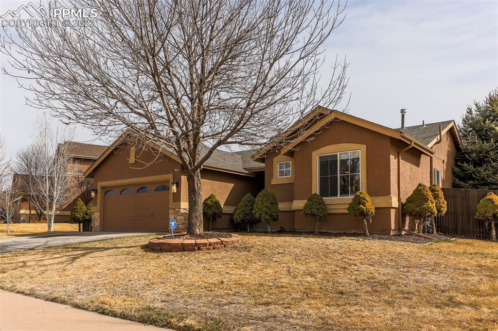 631 Sand Creek Dr., Colorado Springs, CO 80916