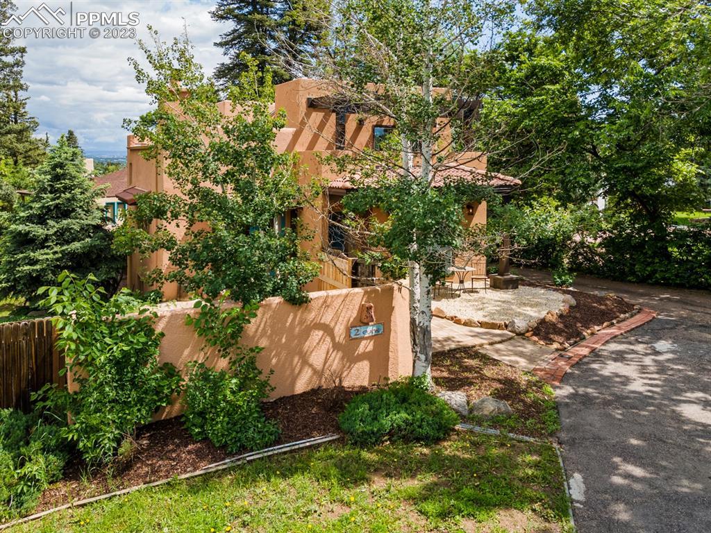 2 Oak Ave., Colorado Springs, CO 80906