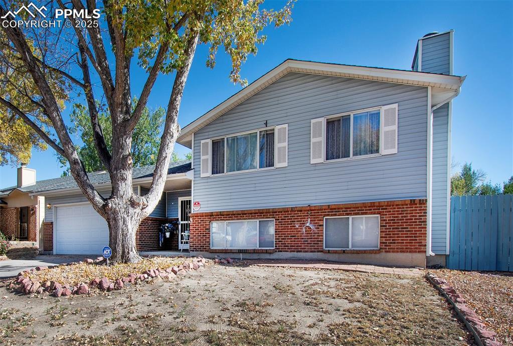 2233 Farnsworth Dr., Colorado Springs, CO 80916