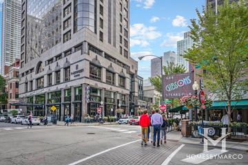 Rush & Division neighborhood in Chicago, IL